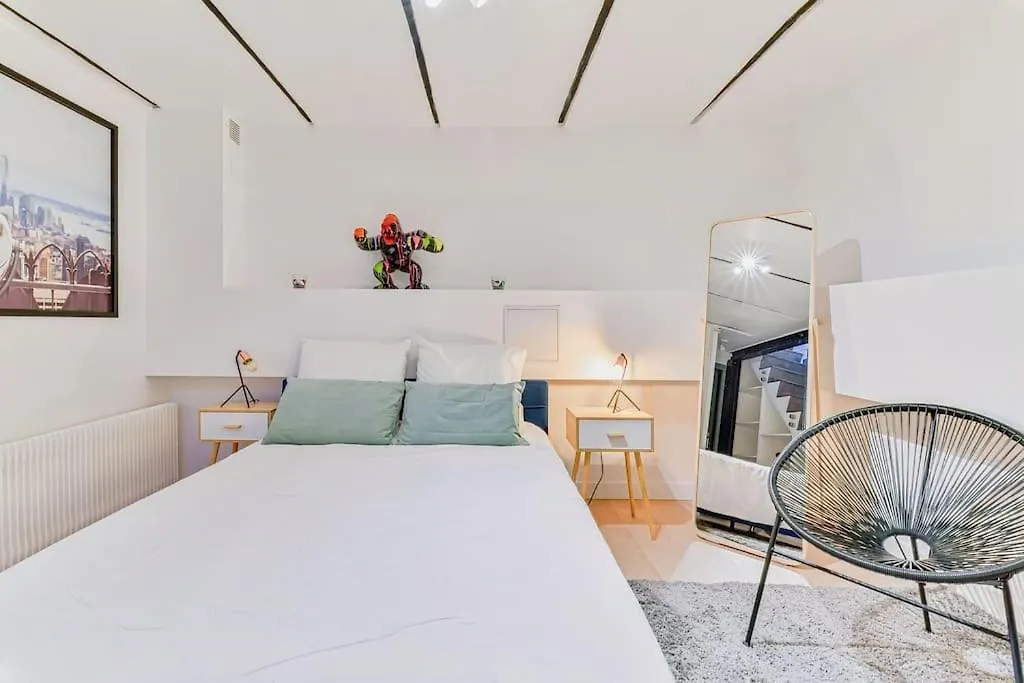 Appartement Renovated Design In Montparnasse